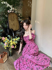 Langes Kleid im Urlaubsstil mit Blumenmuster