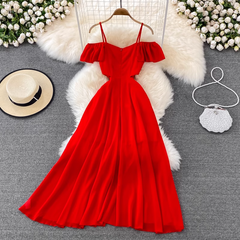 Rotes schulterfreies Chiffonkleid