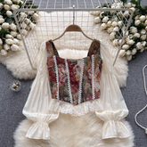 Blusa de encaje con mangas abullonadas y escote cuadrado