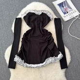 Trägerloses Minikleid