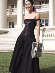 Schulterfreies langes Kleid