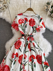 Kurzärmliges, mittellanges, bedrucktes Puffkleid mit Rundhalsausschnitt in A-Linie