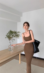 Vestido largo maxi con tirantes finos en color puro