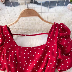 Kleid mit quadratischem Ausschnitt und Punkten und kurzen Ärmeln, Sommerkleid