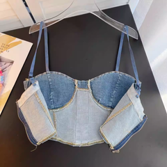 Top vaquero con diseño de tirantes y tubo superior