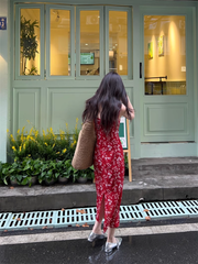 Sommer Strandurlaub Strandkleid rotes Blumen Strapskleid