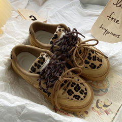 Lässige Sneakers mit Leopardenmuster und Schnürung