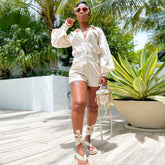 Einfarbiger Strampler mit Reißverschluss und Laternenärmeln