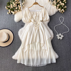 Sommerkleid aus A-Linie mit quadratischem Ausschnitt und unregelmäßigen Chiffon-Nähten