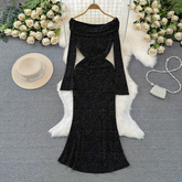 Schulterfreies Kleid mit Schößchen, Fischschwanz und Tupfen