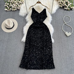 Modisches, rotes Samt-Pailletten-Hosenträgerkleid mit V-Ausschnitt