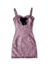 Lila kurzes Kleid mit Trägern