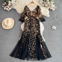 Glitzerndes Meerjungfrauenkleid mit Fünfviertelärmeln und V-Ausschnitt