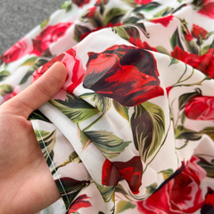 Damenkleid mit Rosenmuster