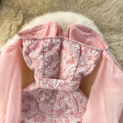 schulterfreies, trägerloses, schmales, langes Kleid mit Laternenärmeln