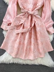 Langärmliges Rundhalskleid in A-Linie