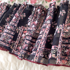 Retro Sling-Kleid mit kontrastfarbenen Nähten und Blumenmuster