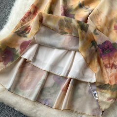 Strandkleid mit Hosenträgern und Ölgemälde-Print am Meer