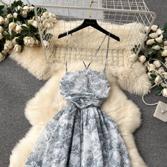 Vestido de vacaciones con estampado retro y falda con tirantes