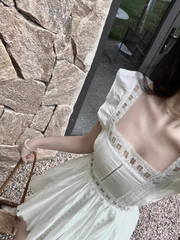 Plissiertes Sommerkleid für Damen mit eckigem Ausschnitt