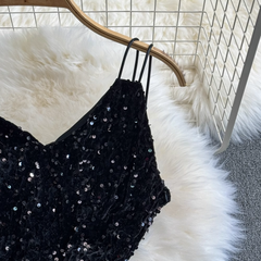 Modisches, rotes Samt-Pailletten-Hosenträgerkleid mit V-Ausschnitt