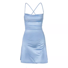 Blaues, figurbetontes Kleid