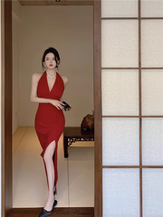 Schwarzes rückenfreies Neckholderkleid mit Schlitz für Damen