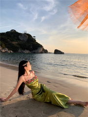 Langes grünes Festtagskleid aus Satin