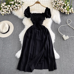 Vestido estilo A con escote cuadrado, abertura y manga corta con lazo y burbujas