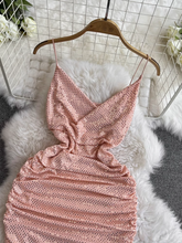 Figurbetontes Kleid mit Pailletten