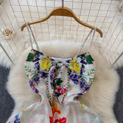 Vestido playero con tirantes y estampado floral colorido