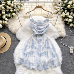 Sommerliches geblümtes Strapskleid