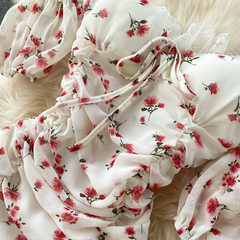 Modisches Ins-Urlaubskleid im Blumenstil, schulterfrei, Sommerurlaubskleid