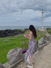 Lila Strapskleid für Damen im Sommer mit Schmetterlings-Print