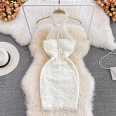 Ärmelloses Slim Fit Neckholder-Rückenkleid aus Spitze