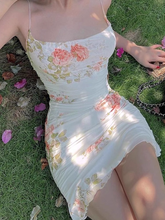 Sommerliches Trägerkleid aus Netzstoff mit Blumenmuster