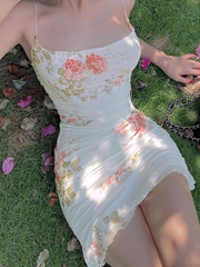 Sommerliches Trägerkleid aus Netzstoff mit Blumenmuster