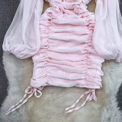 Langärmliges Chiffonkleid mit Laternenmuster, eckigem Ausschnitt, geraffter Taille und Bindegürtel