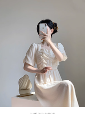 Sommerkleid für Damen mit eckigem Ausschnitt