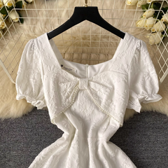 Sommerkleid mit Puffärmeln und eckigem Ausschnitt im neuen Design