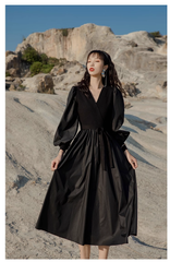 Schwarzes, gestricktes Patchwork-Langarmkleid mit V-Ausschnitt