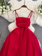 Rotes ärmelloses Sommerkleid