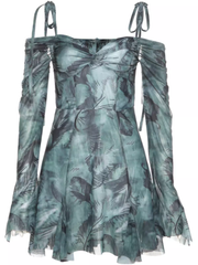 Schulterfreies, kurzes Kleid