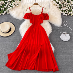 Rotes schulterfreies Chiffonkleid