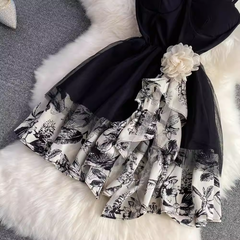 Schwarzes Minikleid in A-Linie