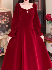 rotes Samtkleid Herbst und Winter