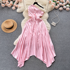 Trägerloses, plissiertes Kleid mit schrägem Ausschnitt und unregelmäßiger Passform für Damen