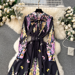 Langes, elegantes Kleid im Retro-Palaststil mit Aufdruck