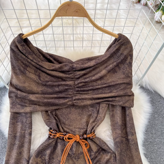 Langärmliges Kleid mit eckigem Ausschnitt und Rüschen im Meerjungfrauen-Print