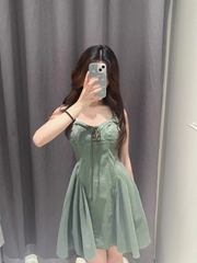 Strapskleid mit V-Ausschnitt